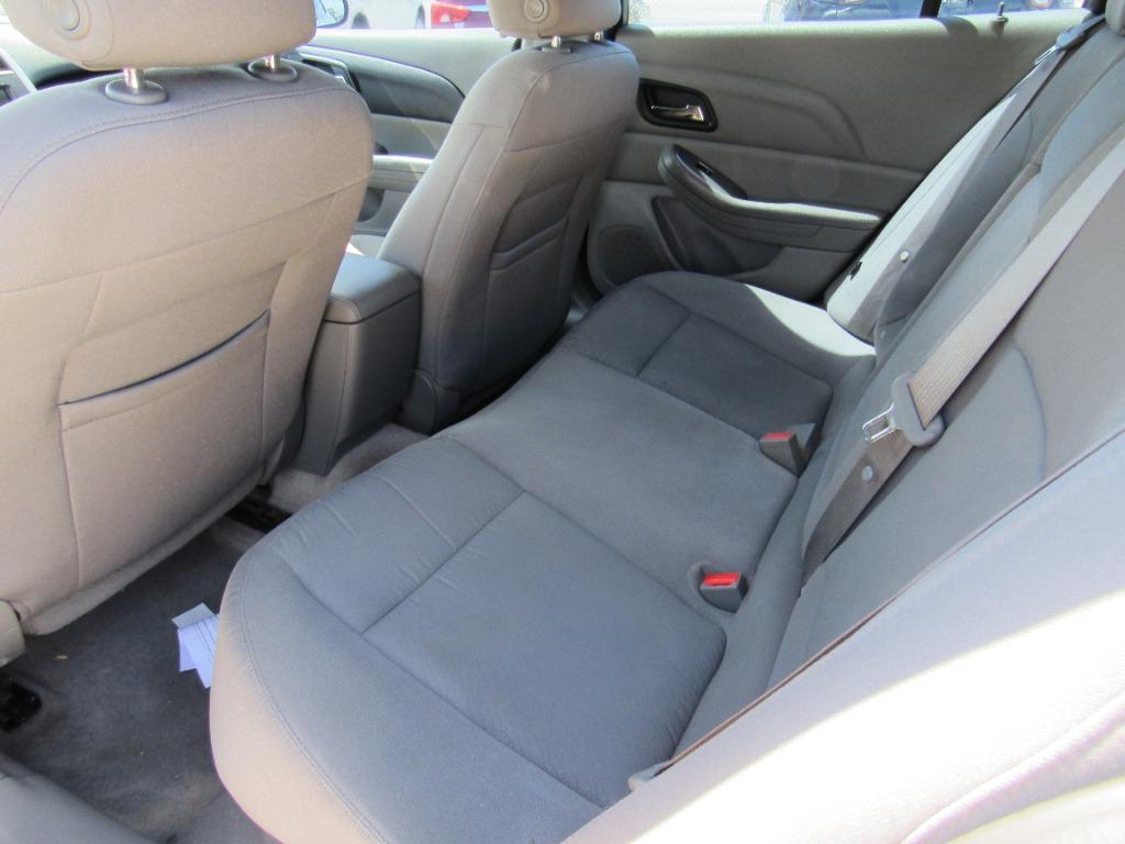 2015 Chevrolet Malibu - $9,995