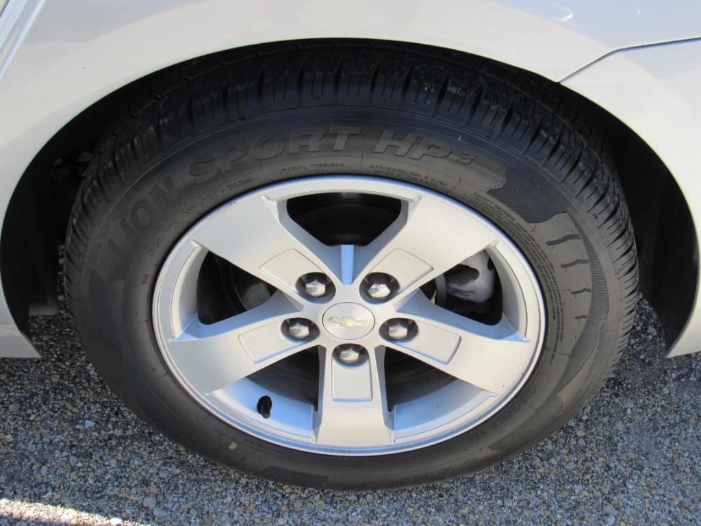 2015 Chevrolet Malibu - $9,995