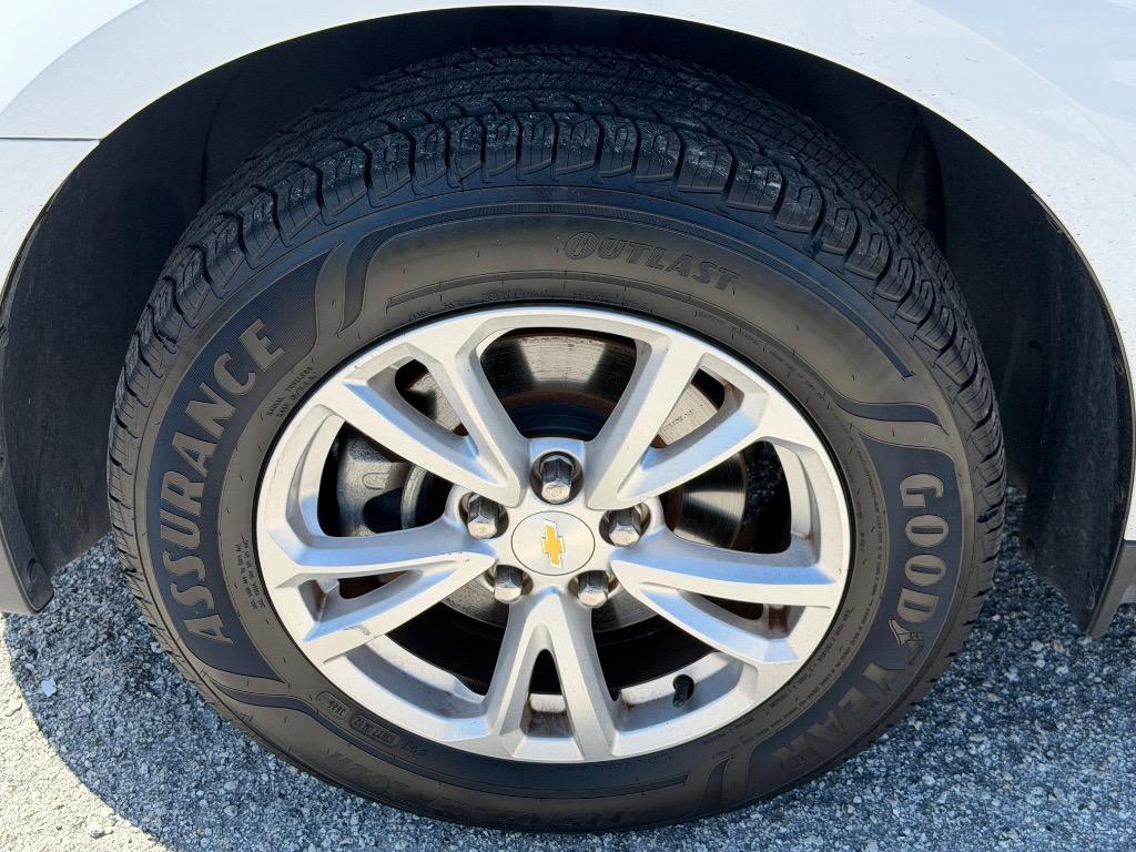 2017 Chevrolet Equinox - $10,995
