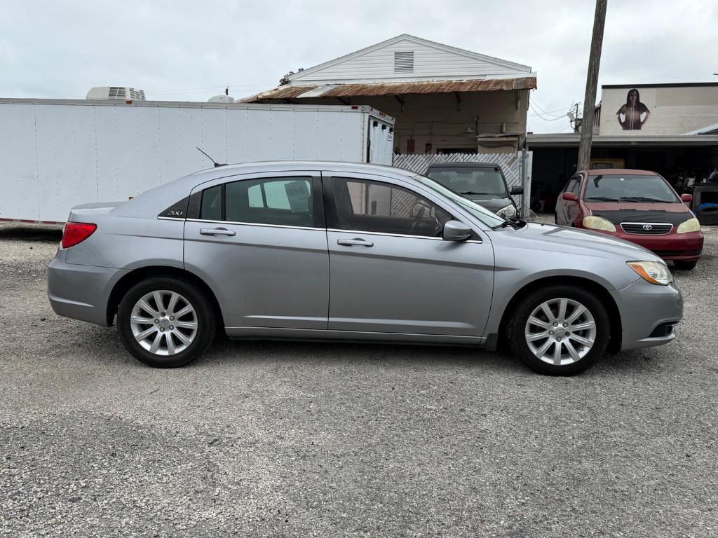 2013 Chrysler 200