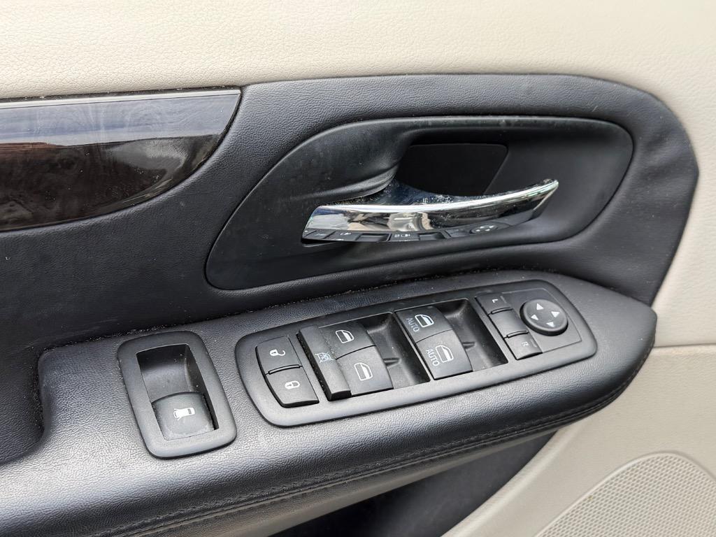 2013 Dodge Grand Caravan - $8,995