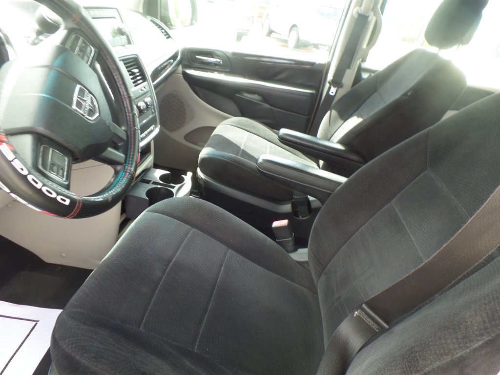 2014 Dodge Grand Caravan SE photo