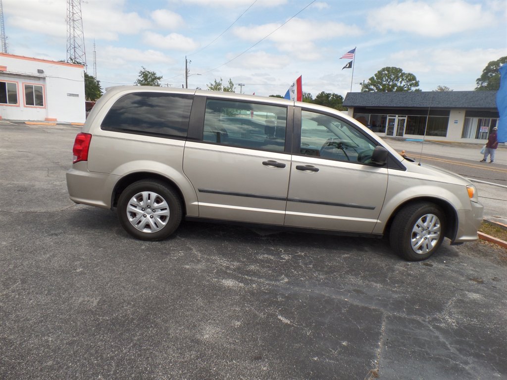 2014 Dodge Grand Caravan SE photo