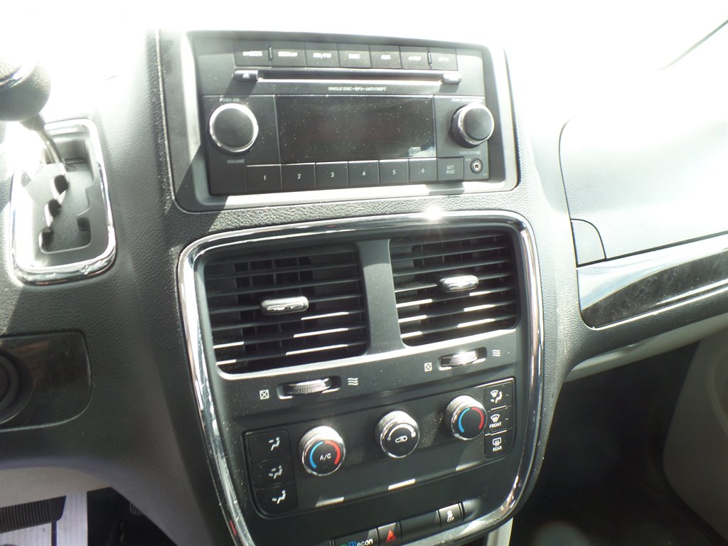 2014 Dodge Grand Caravan SE photo