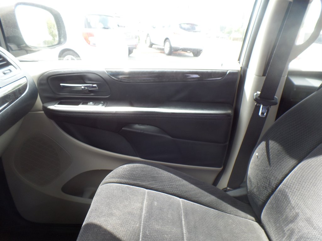 2014 Dodge Grand Caravan SE photo