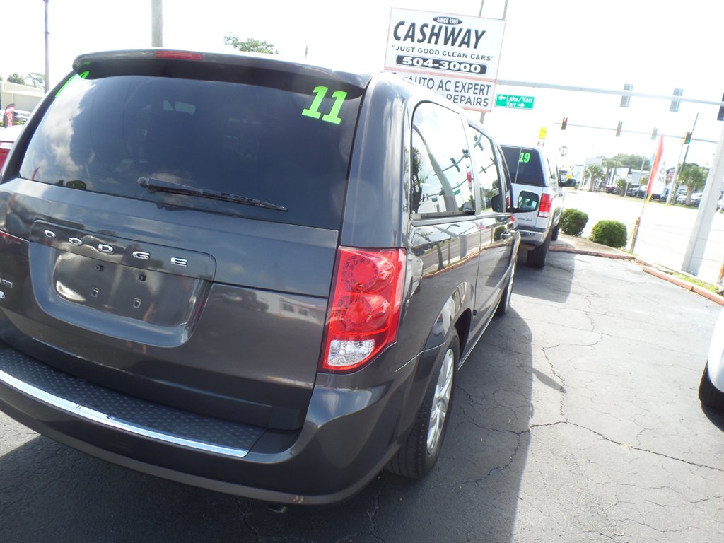 2016 Dodge Grand Caravan - $8,995