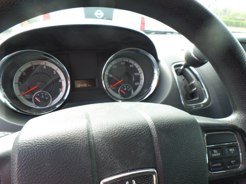 2016 Dodge Grand Caravan - $8,995