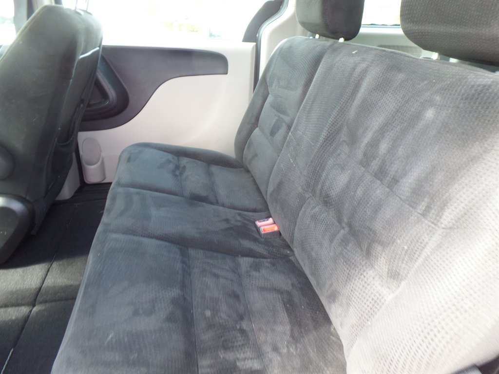 2016 Dodge Grand Caravan - $8,995