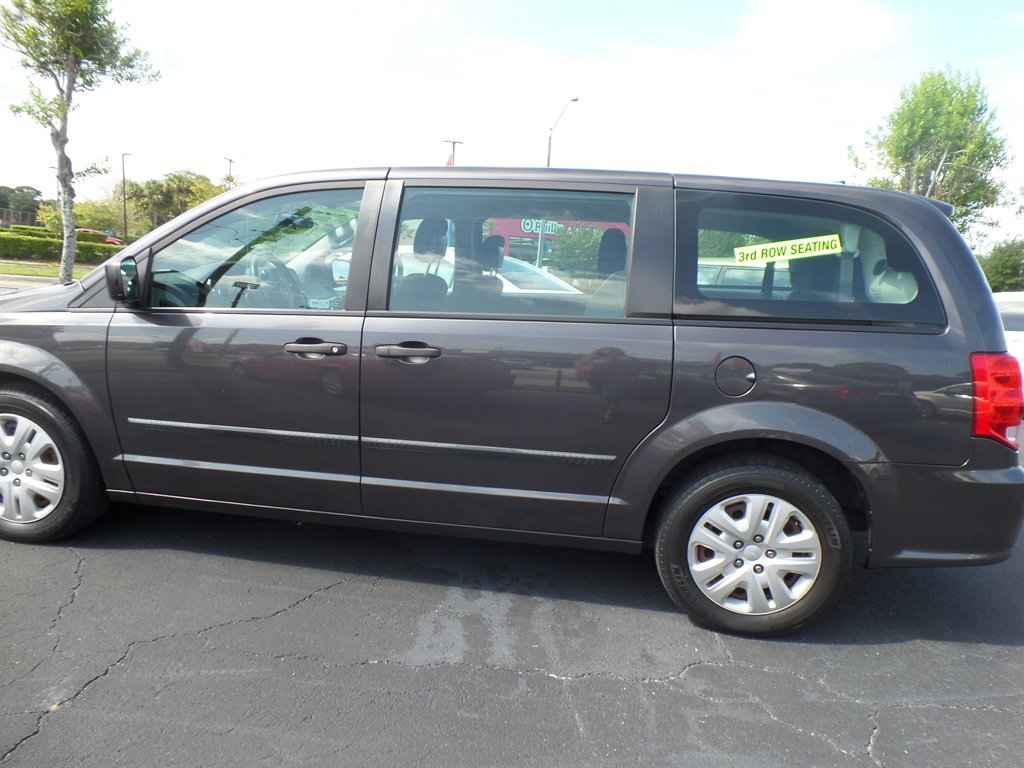 2016 Dodge Grand Caravan - $8,995