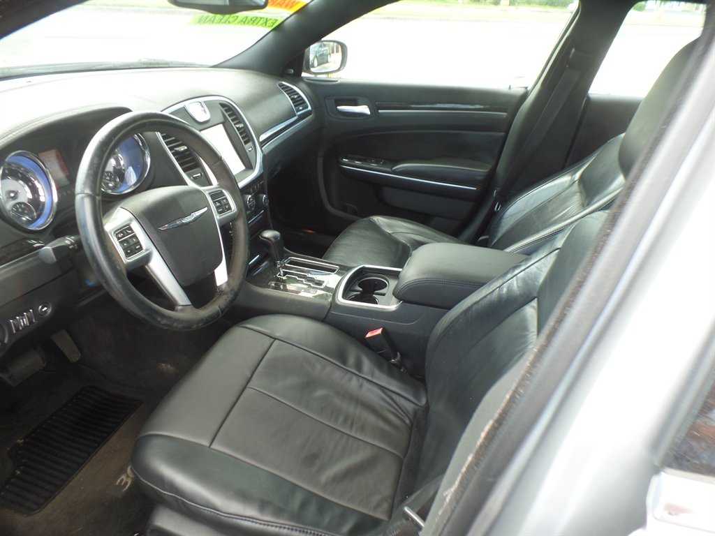 2011 Chrysler 300 Limited photo