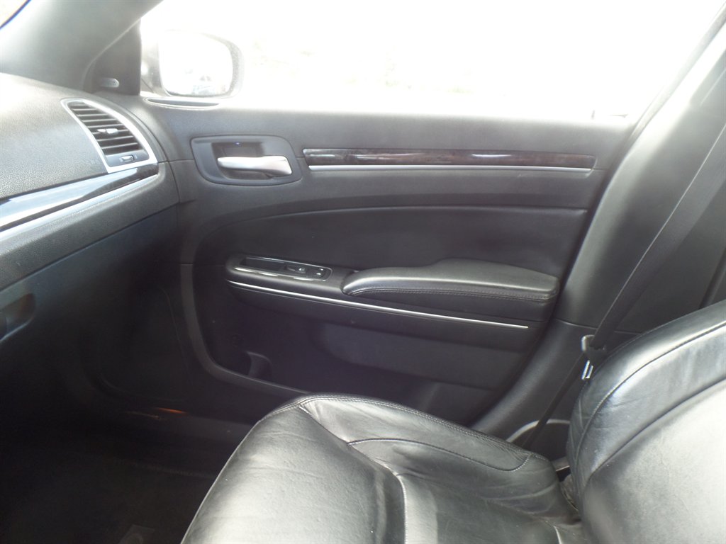 2011 Chrysler 300 Limited photo