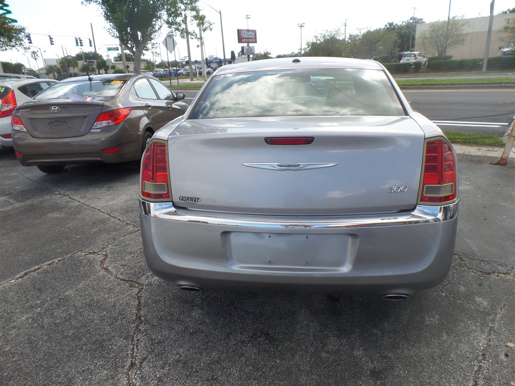 2011 Chrysler 300 Limited photo