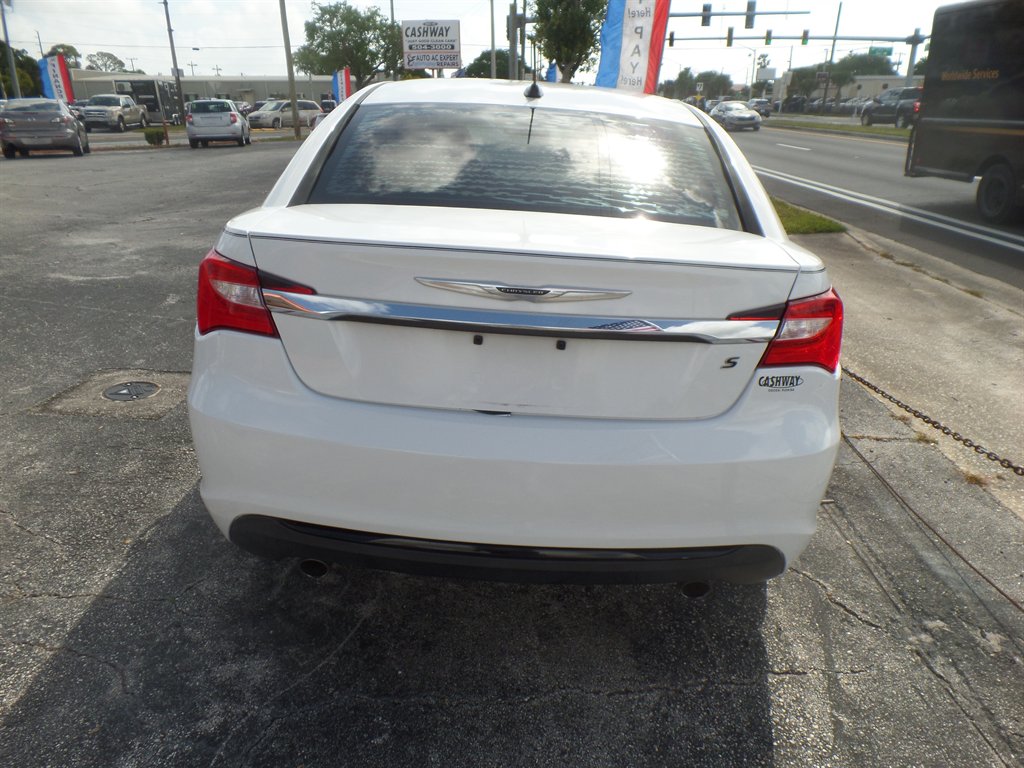 2013 Chrysler 200 - $7,995