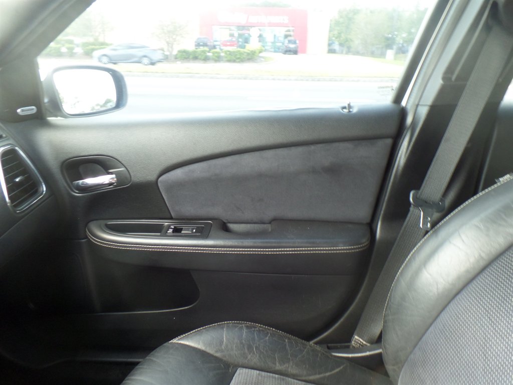 2013 Chrysler 200 - $7,995