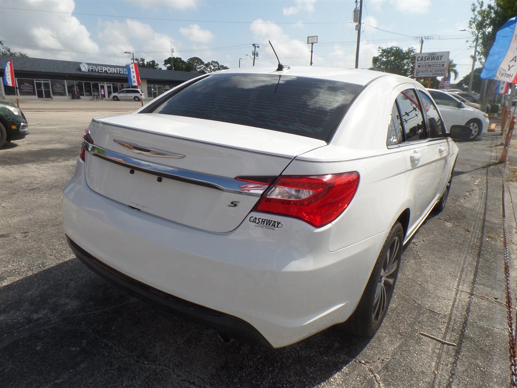 2013 Chrysler 200 - $7,995
