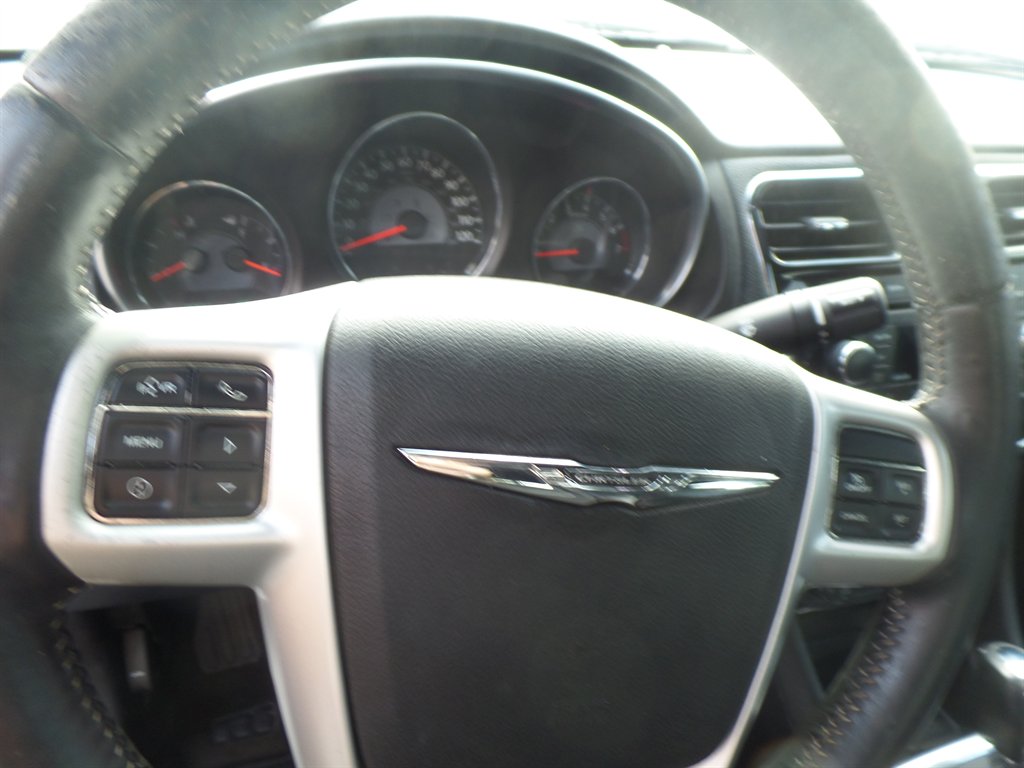 2013 Chrysler 200 - $7,995