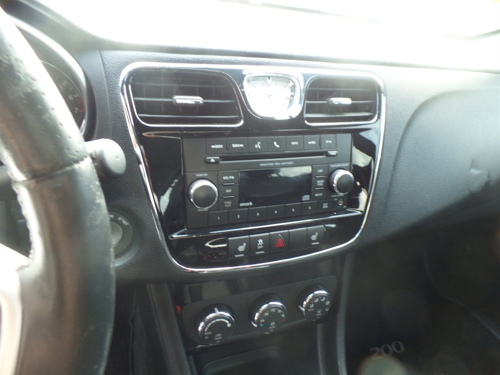 2013 Chrysler 200 - $7,995