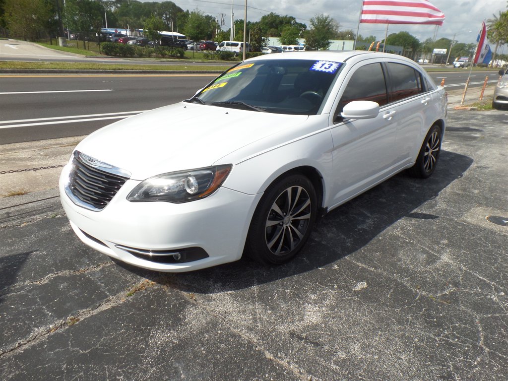 2013 Chrysler 200 - $7,995