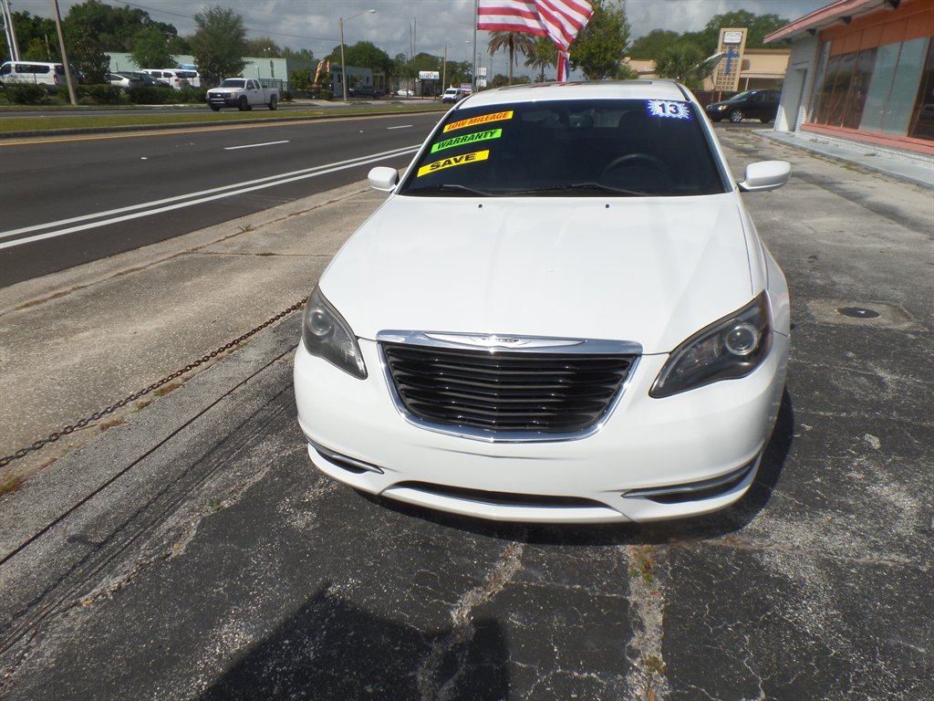 2013 Chrysler 200 - $7,995