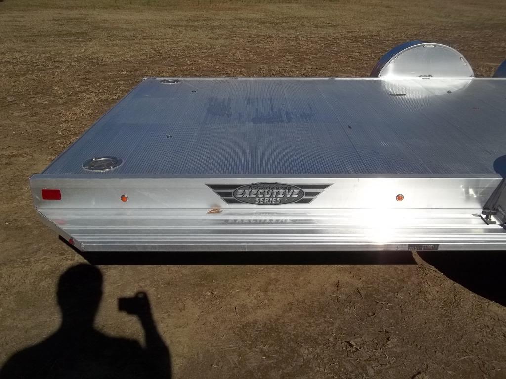 2023 aluma 8222 H executive series - $16,995