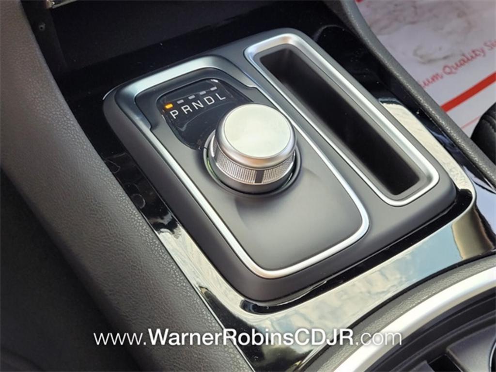 2023 Chrysler 300 - $33,900