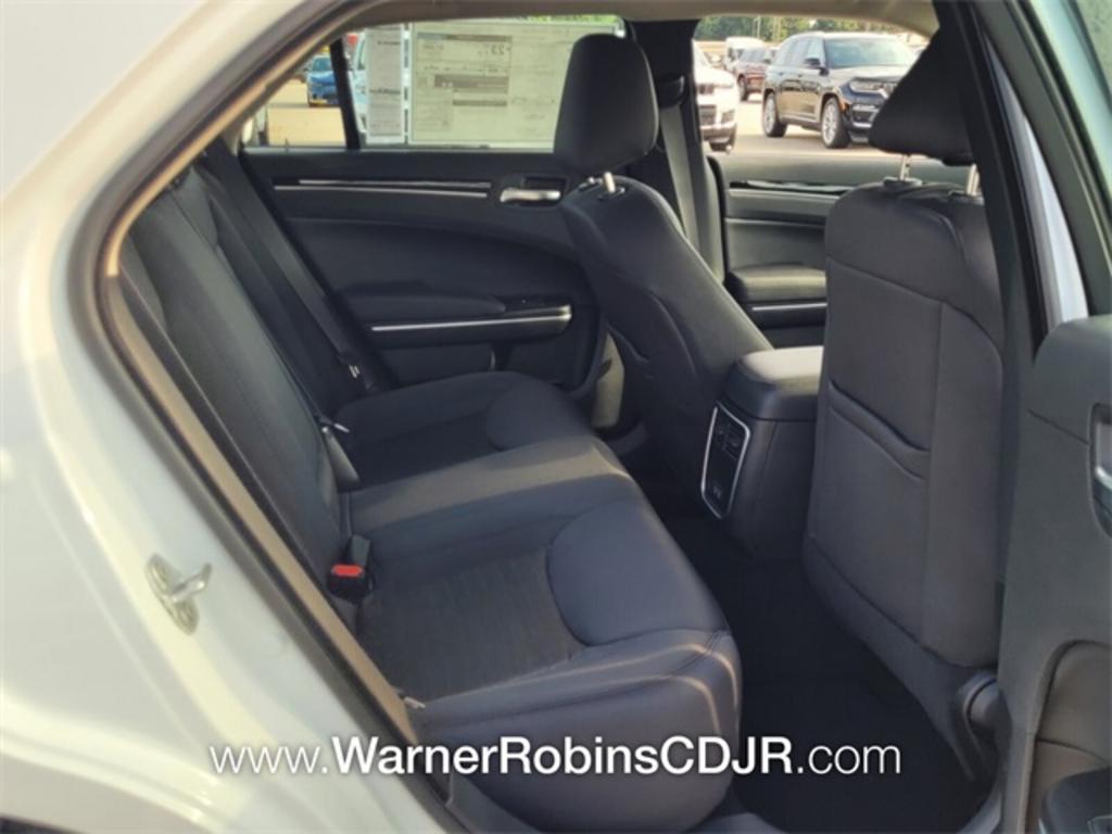 2023 Chrysler 300 - $33,900