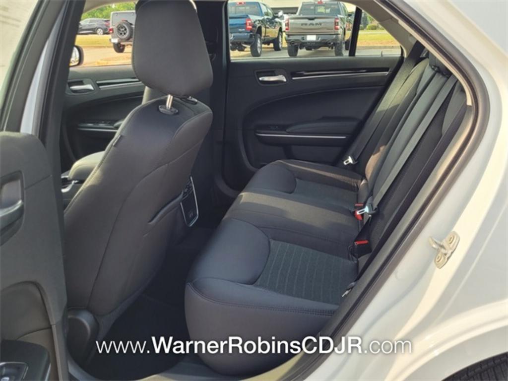 2023 Chrysler 300 - $33,900
