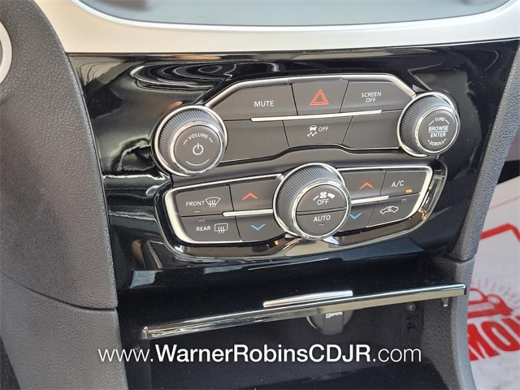 2023 Chrysler 300 - $33,900