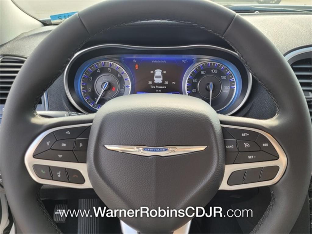2023 Chrysler 300 - $33,900