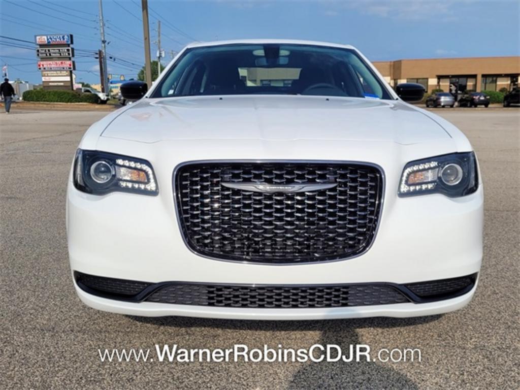 2023 Chrysler 300 - $33,900