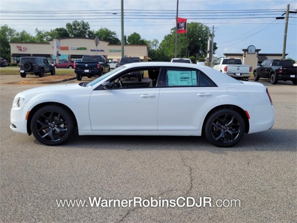 2023 Chrysler 300 - $33,900