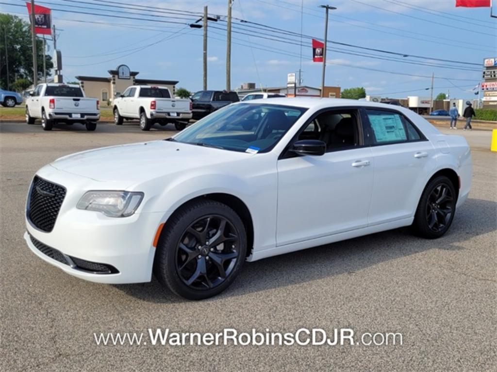 2023 Chrysler 300 Touring photo