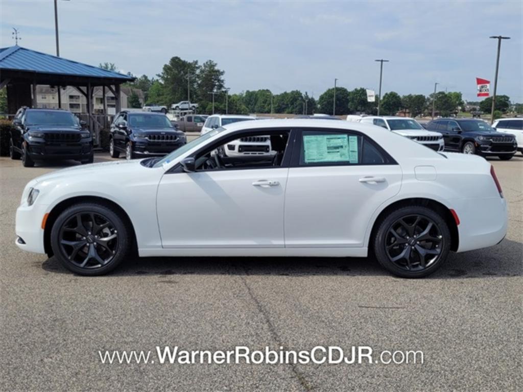 2023 Chrysler 300 - $34,399
