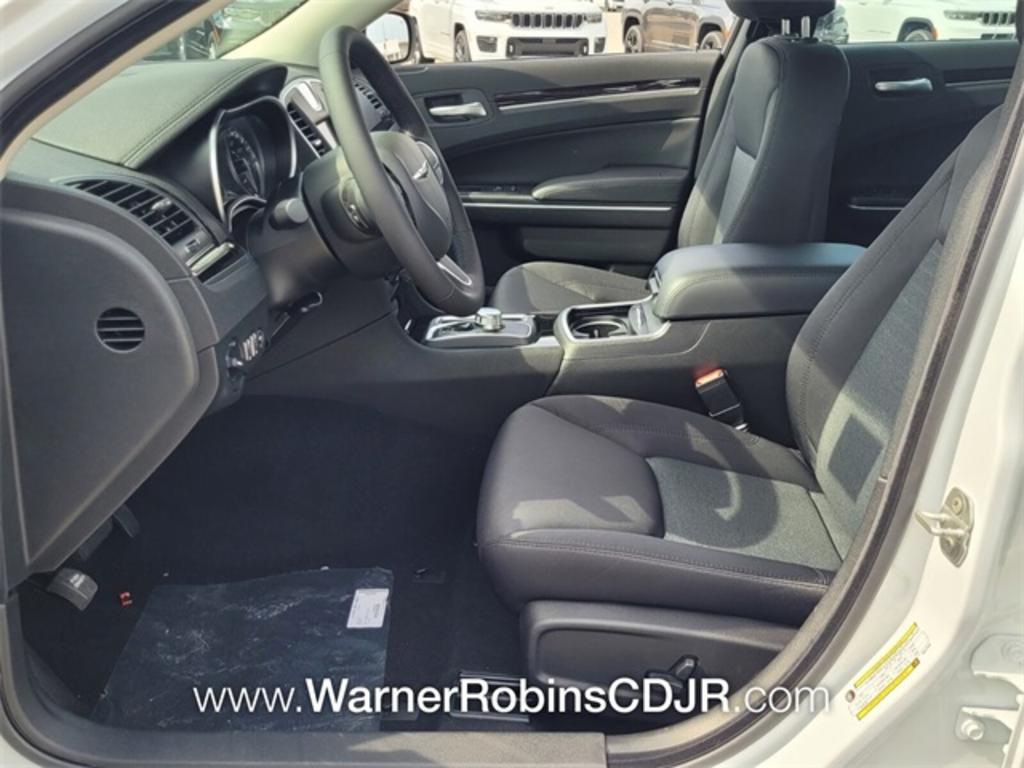 2023 Chrysler 300 - $34,399