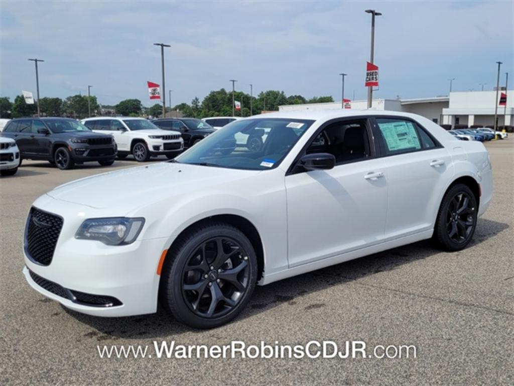 2023 Chrysler 300 - $34,399