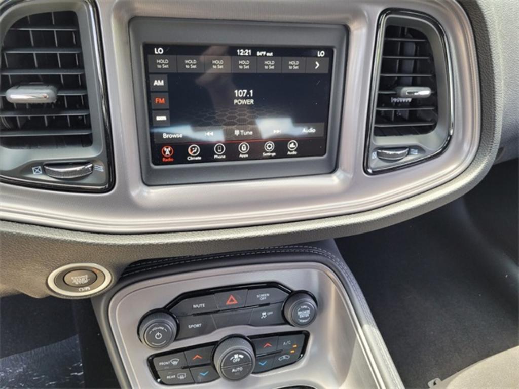 2023 Chrysler 300 - $34,399