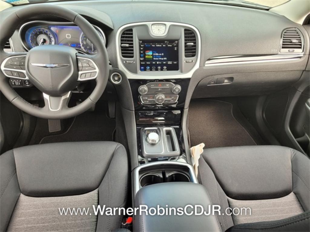 2023 Chrysler 300 - $34,578