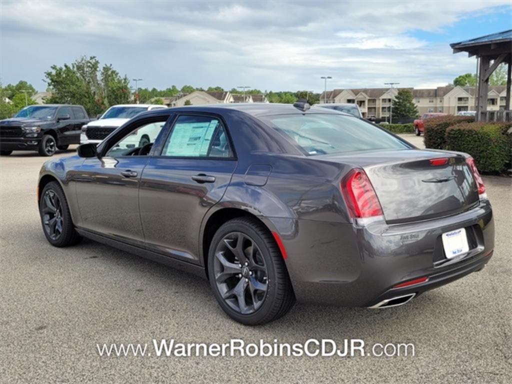 2023 Chrysler 300 - $34,578