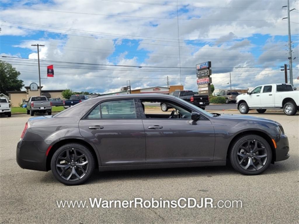 2023 Chrysler 300 - $34,578