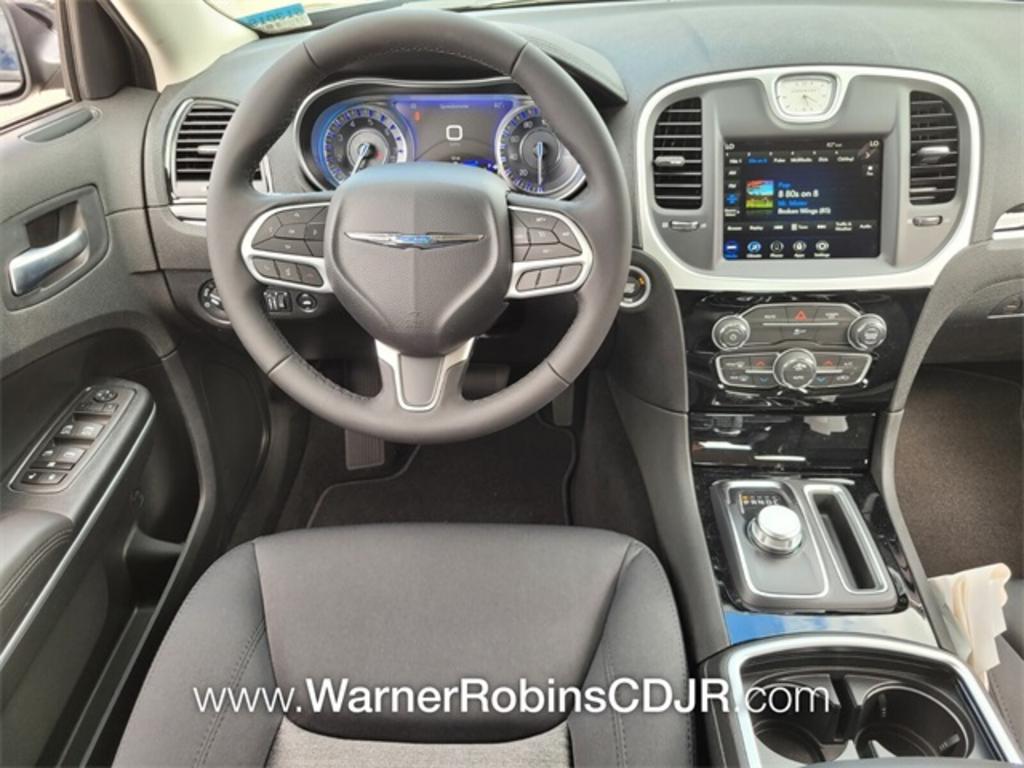 2023 Chrysler 300 - $34,578