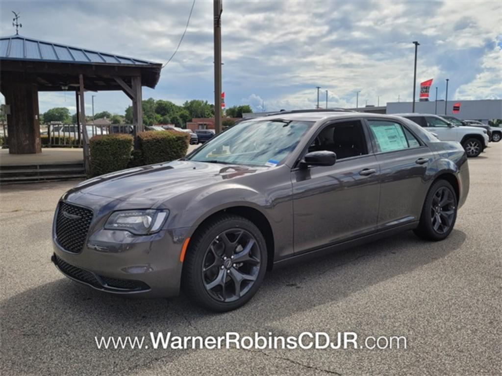 2023 Chrysler 300 - $34,578