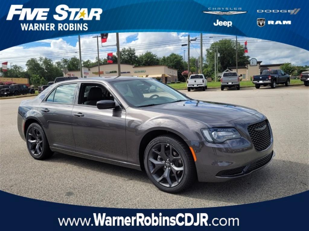 2023 Chrysler 300 Touring photo