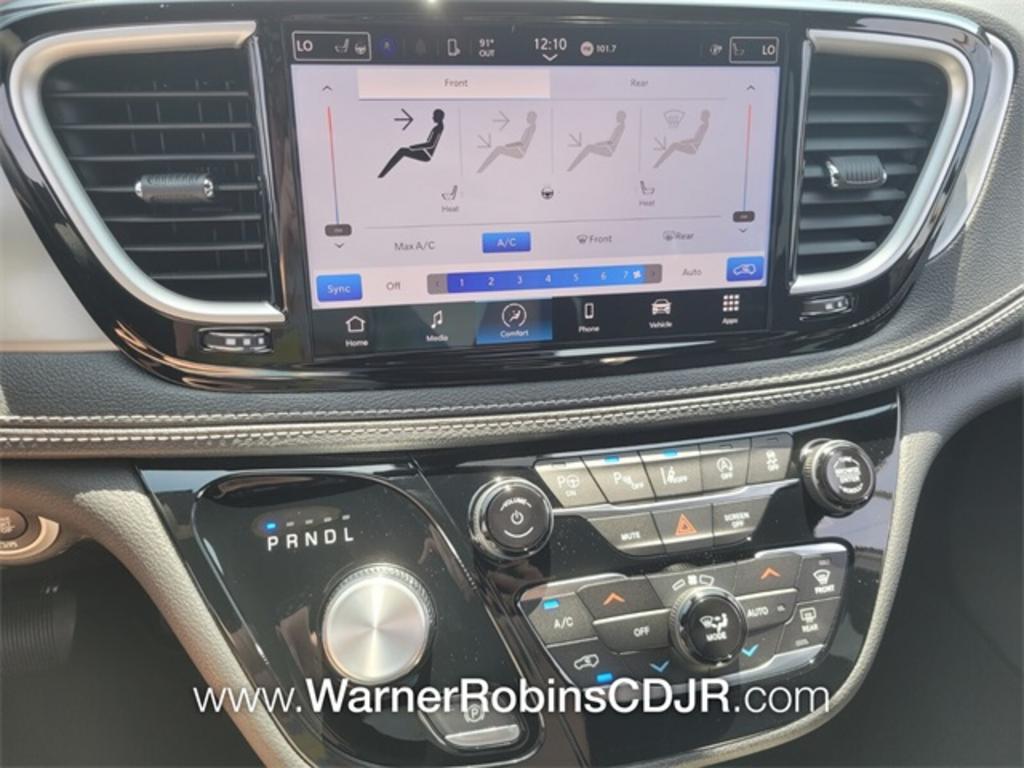 2023 Chrysler Pacifica Touring L photo 22