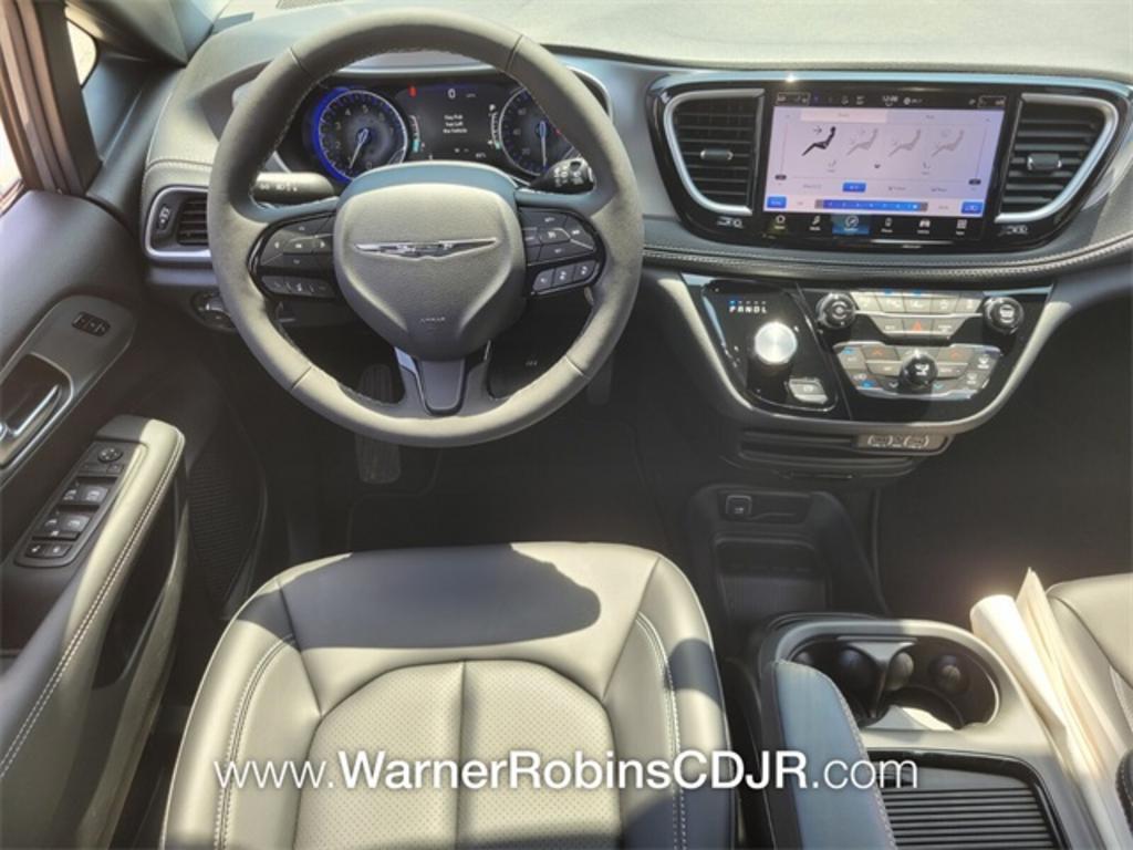 2023 Chrysler Pacifica Touring L photo 6