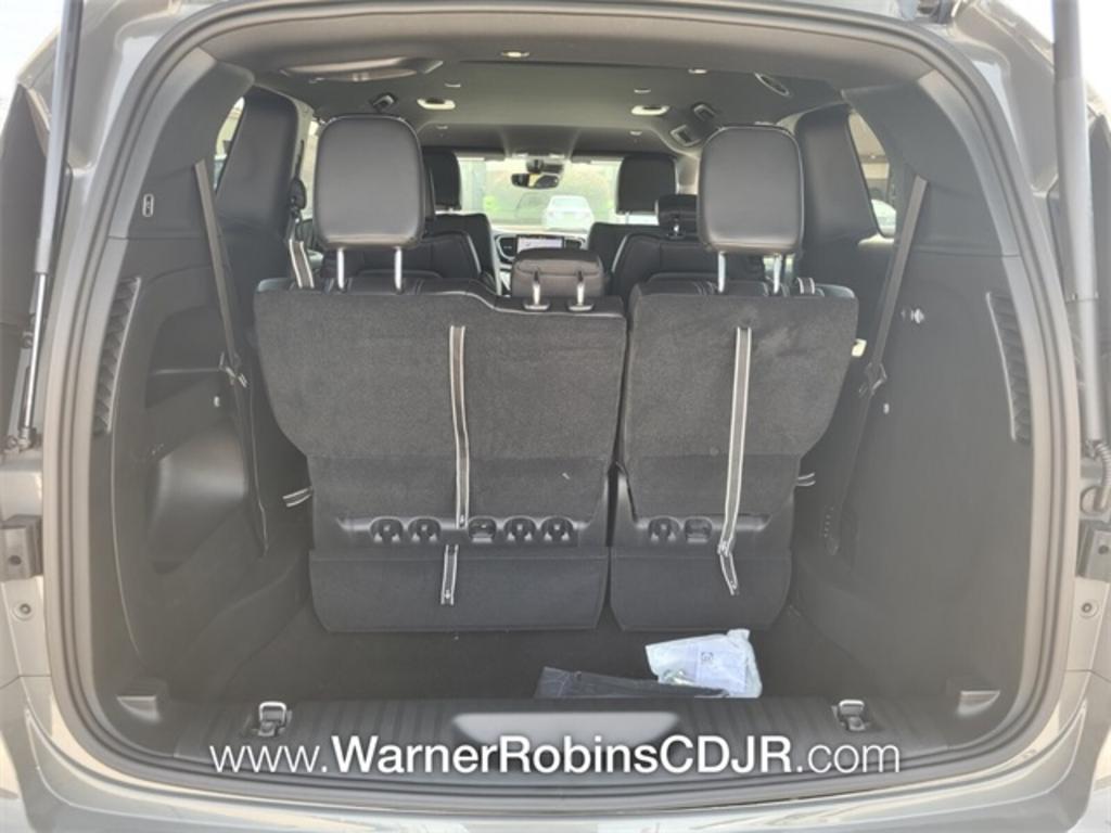 2023 Chrysler Pacifica Touring L photo 12