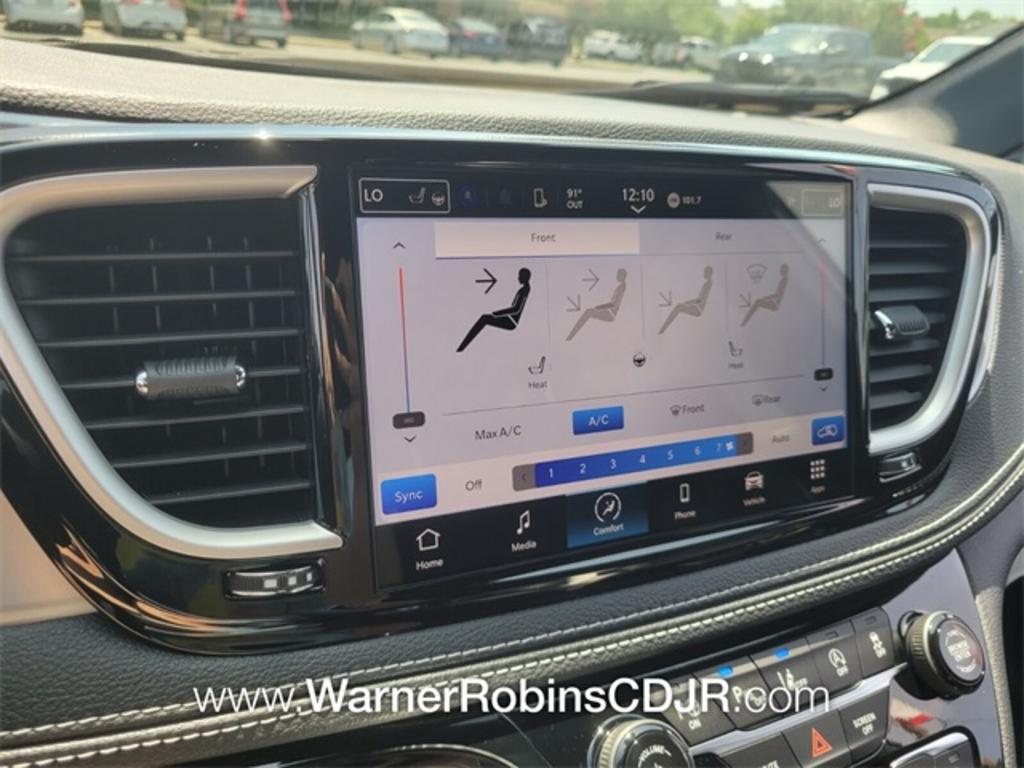 2023 Chrysler Pacifica Touring L photo 20