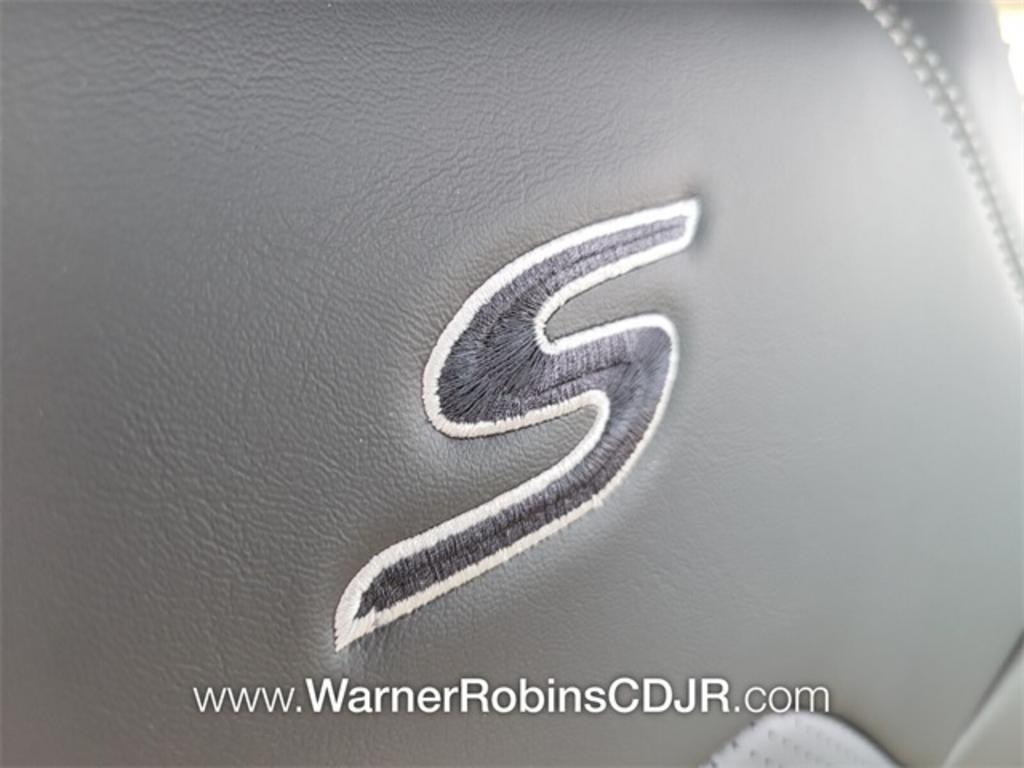 2023 Chrysler Pacifica - $46,400