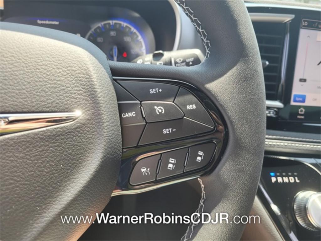 2023 Chrysler Pacifica Touring L photo 25