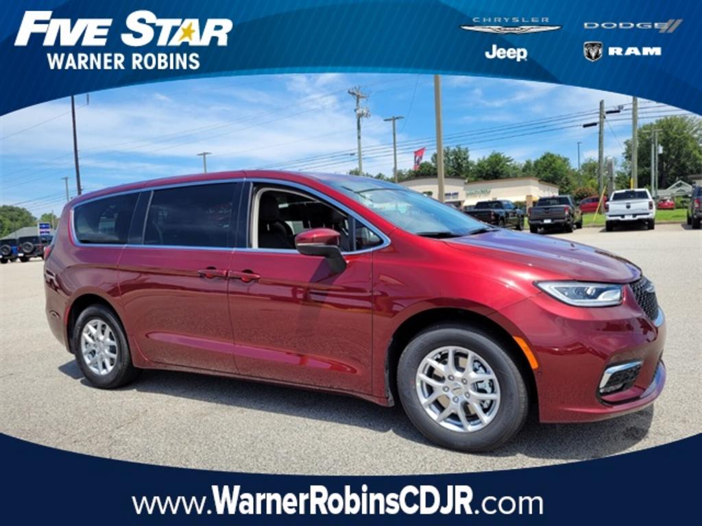 2023 Chrysler Pacifica Touring L photo