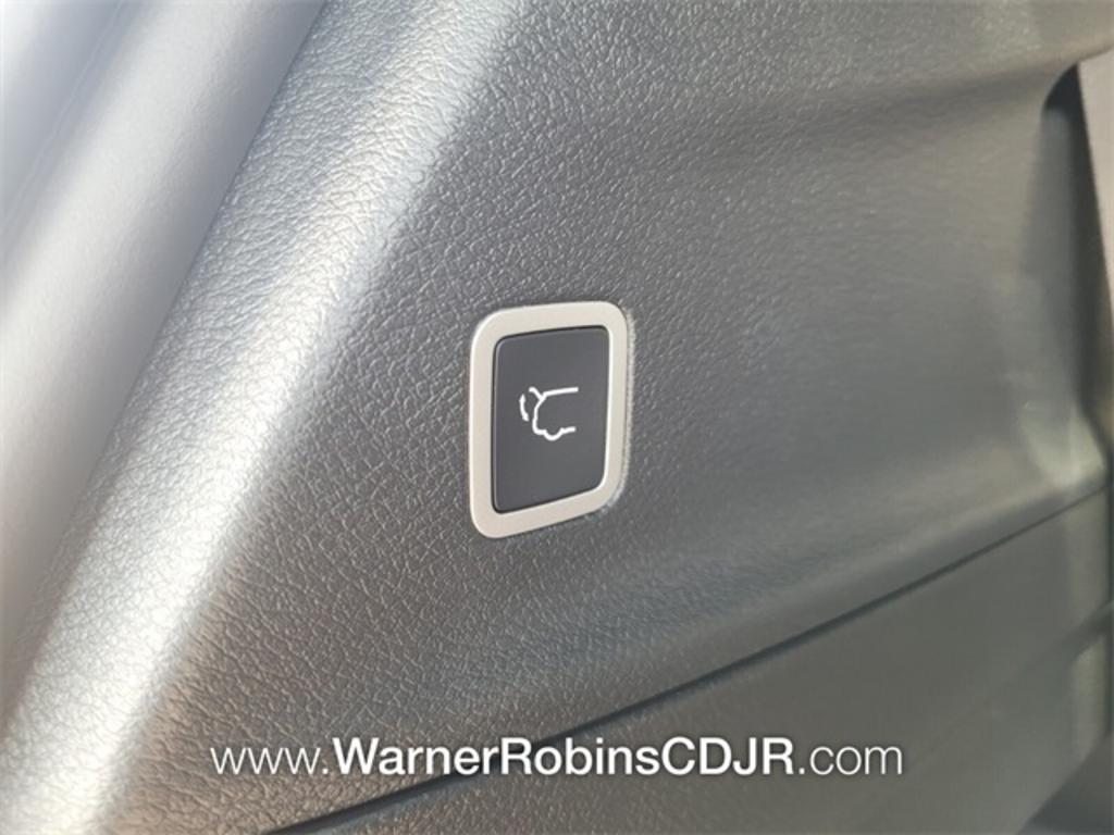 2023 Chrysler Pacifica Touring L photo 11
